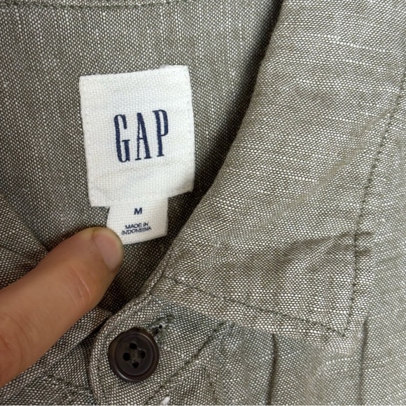 GAP Gray Button-Up Shirt - Picture 4 of 7